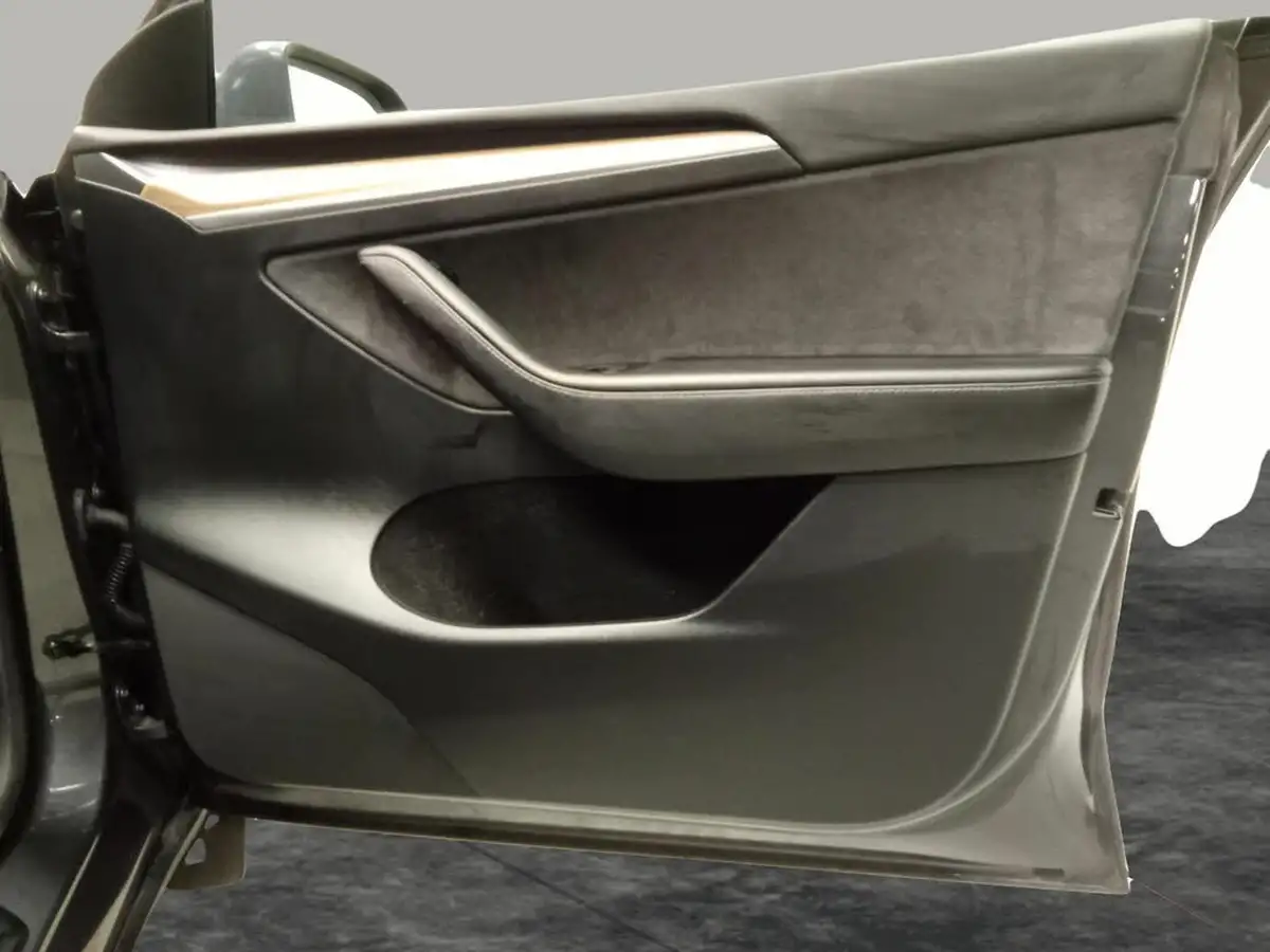 2022-tesla-model-y-e-long-range-big-40