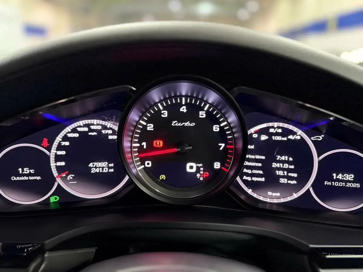 2018-porsche-cayenne-40-v8-turbo-big-32
