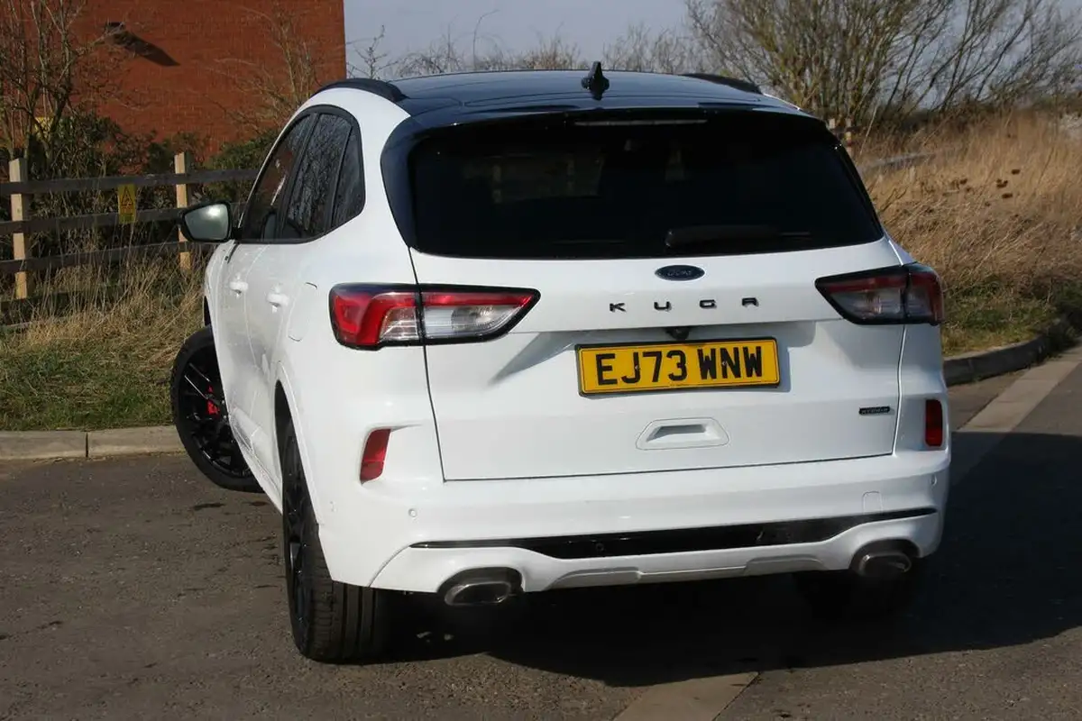 2023-ford-kuga-25t-black-package-edition-225ps-phev-big-6