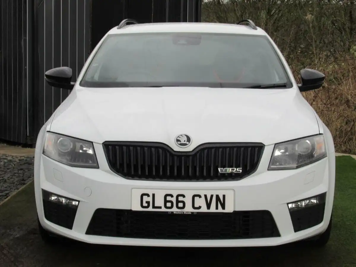 2016-skoda-octavia-20tdi-vrs-estate-big-10