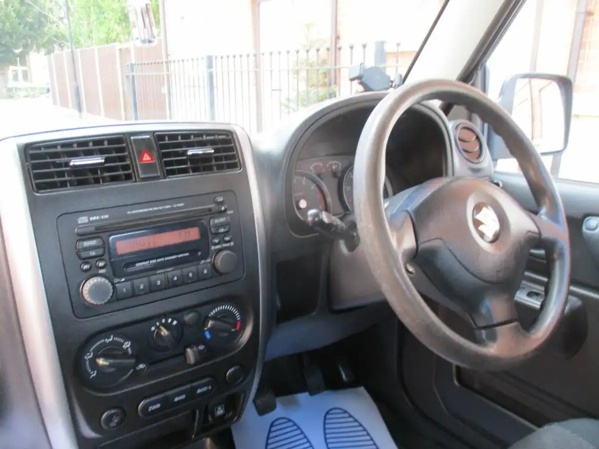 2013-suzuki-jimny-13-sz3-85ps-big-36
