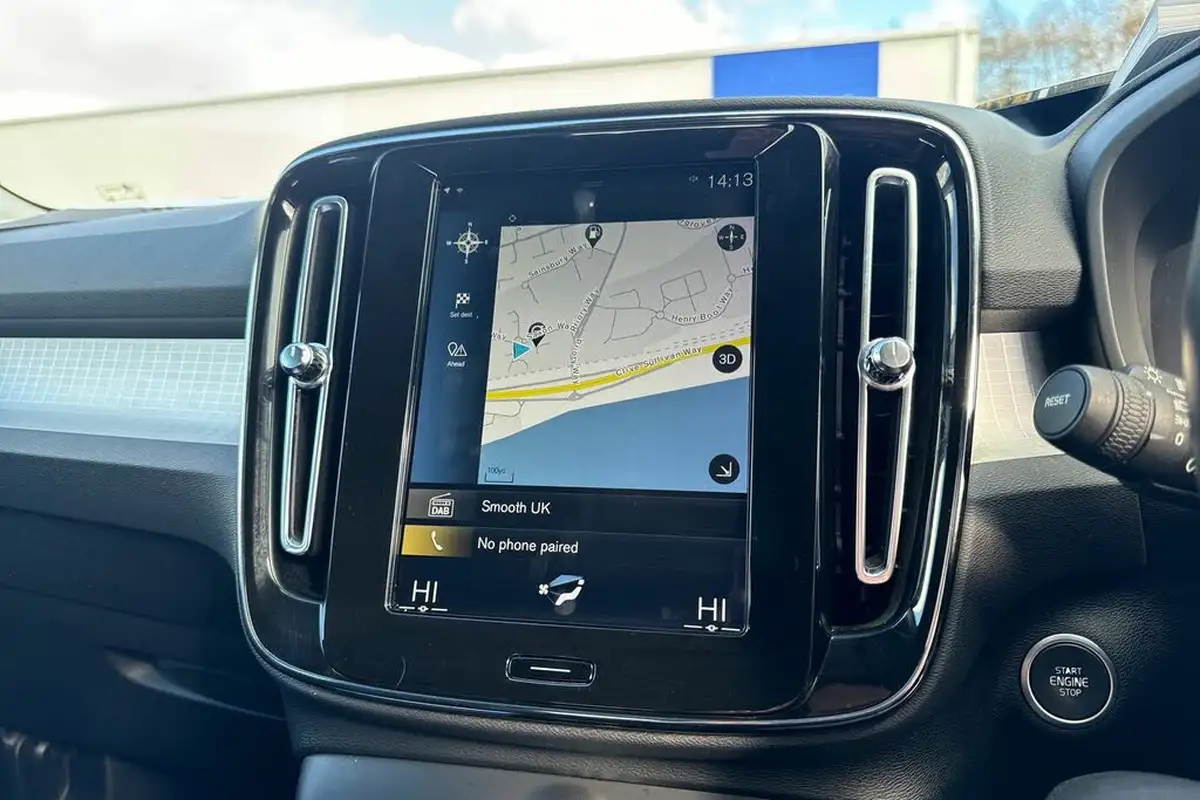 2018-volvo-xc40-20td-d3-momentum-pro-awd-geartronic-big-32