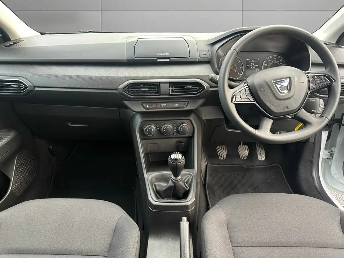 2021-dacia-sandero-10-sce-essential-big-9