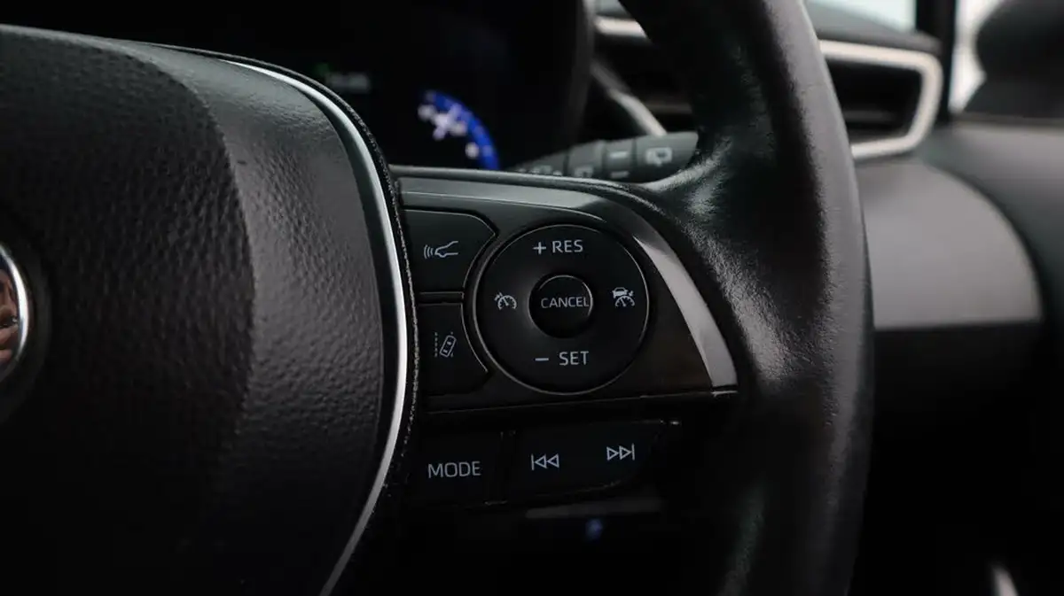2021-toyota-corolla-18-vvt-i-icon-tech-spare-wheel-touring-sports-5d-big-23