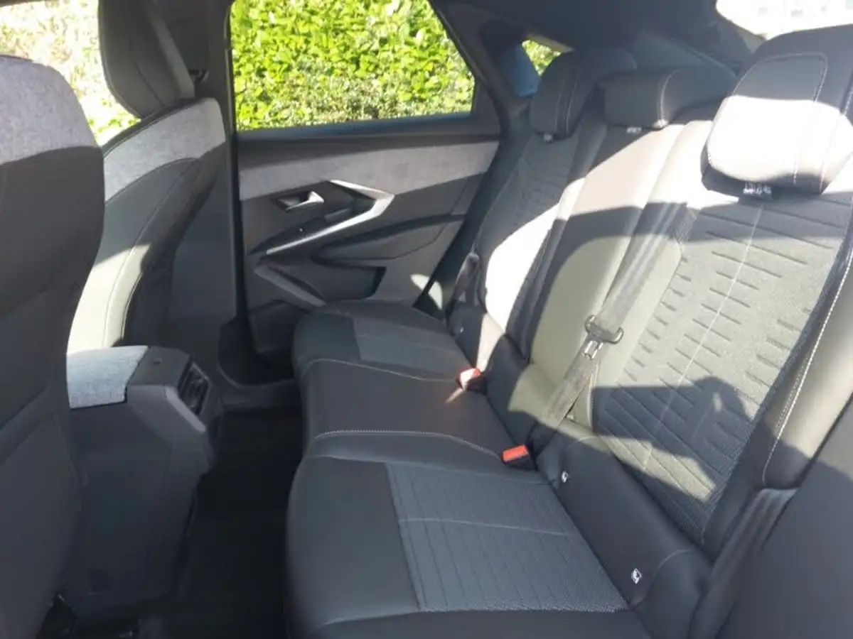 2025-peugeot-3008-suv-12-puretech-allure-136ps-hybrid-e-dsc6-big-5