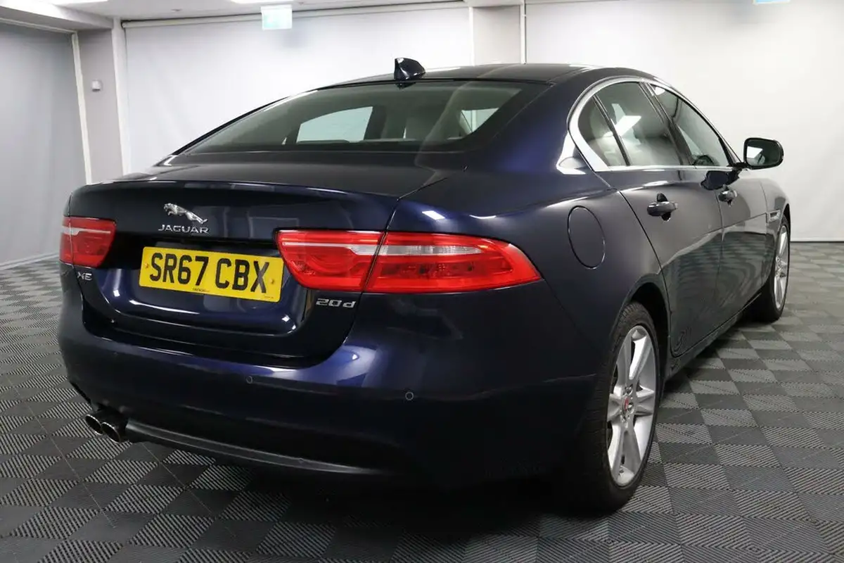 2017-jaguar-xe-20d-portfolio-180ps-ss-1999cc-auto-big-8