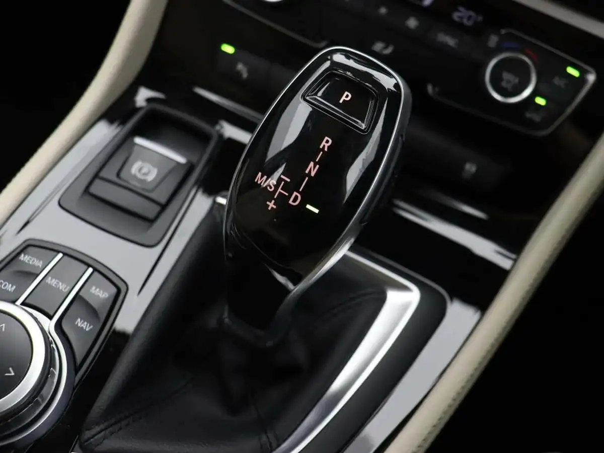2021-bmw-2-series-20-220i-luxury-active-big-30