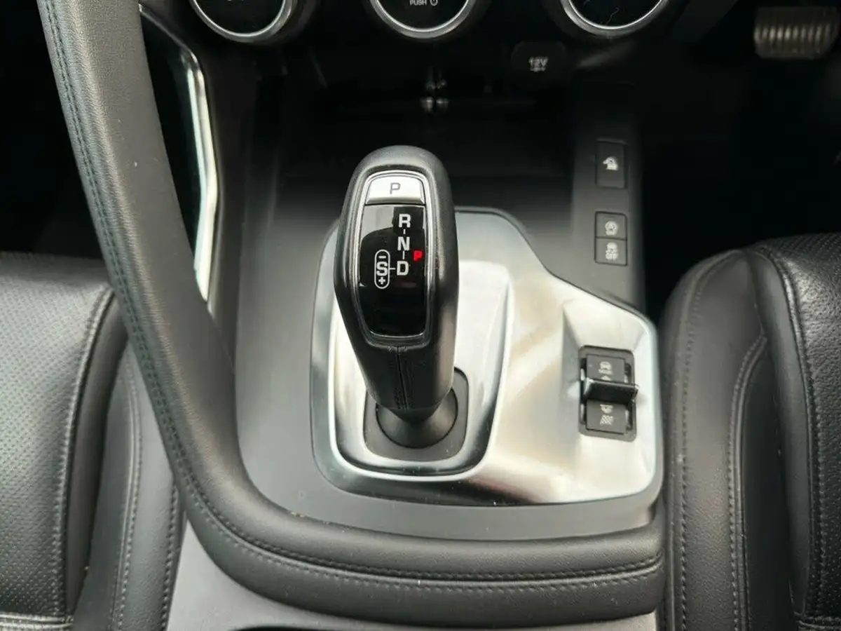 2018-jaguar-e-pace-20-i4-s-big-13