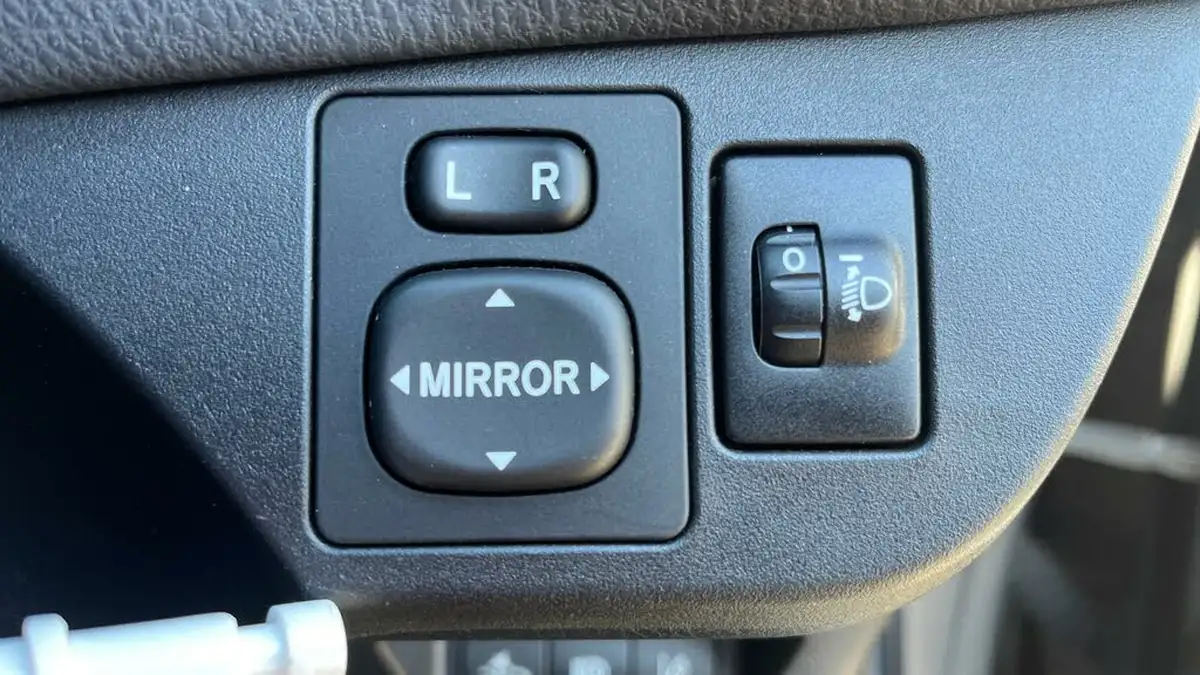 2018-toyota-yaris-15-vvt-i-design-1496cc-big-19