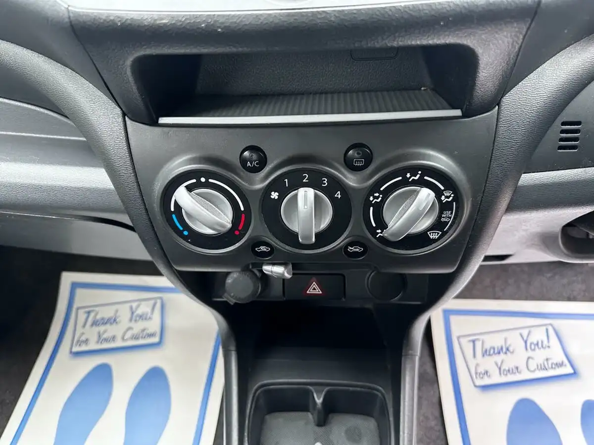 2013-suzuki-alto-10-sz3-big-20