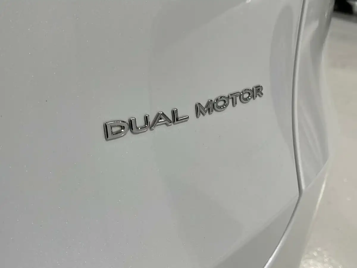 2022-tesla-model-y-e-long-range-big-11