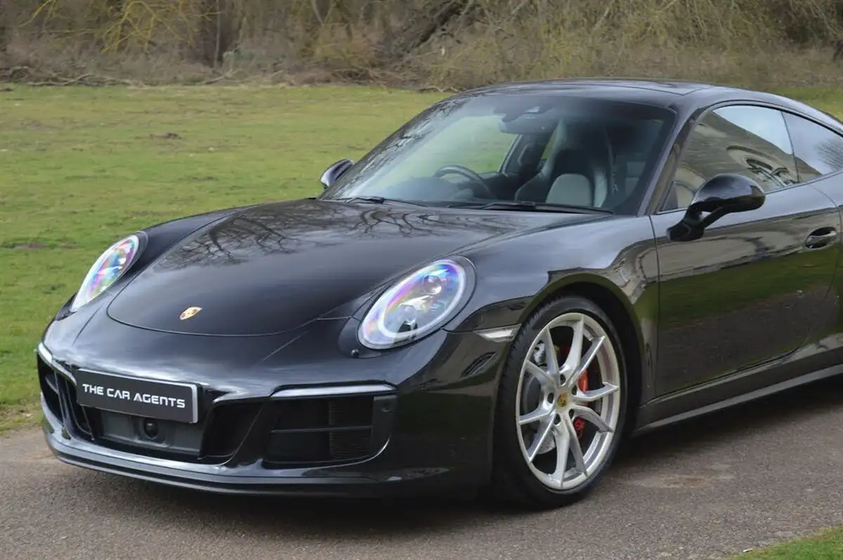 2017-porsche-911-30-carrera-4-gts-coupe-pdk-big-14