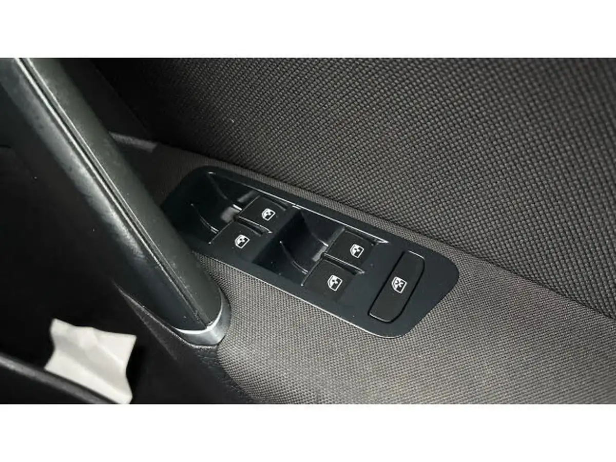 2018-volkswagen-golf-20-tsi-gti-5d-dsg-big-22