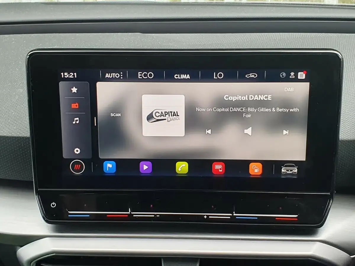 2024-seat-leon-14-e-hybrid-fr-hatchback-big-22