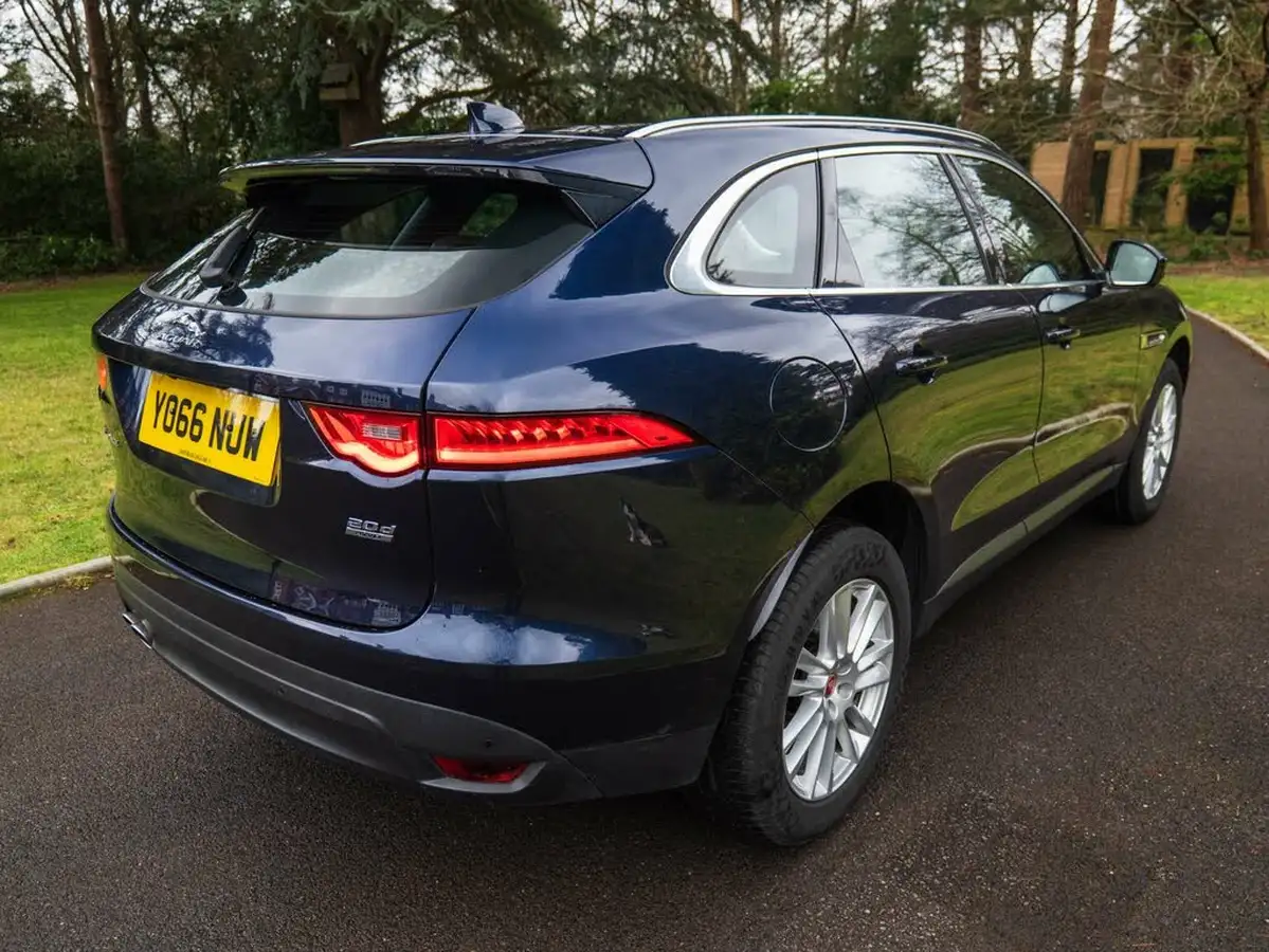 2016-jaguar-f-pace-20-i4d-portfolio-awd-auto-big-5