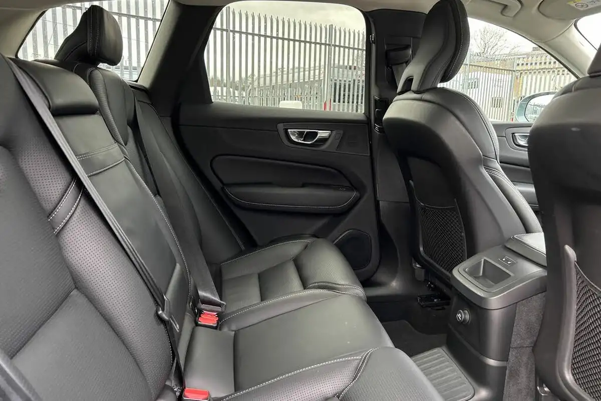 2019-volvo-xc60-20-t8-inscription-pro-big-16
