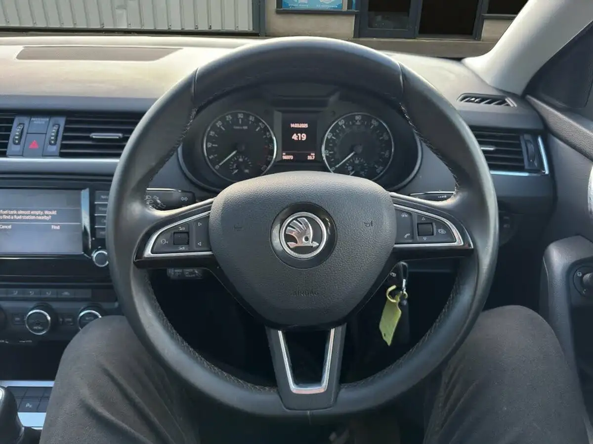 2015-skoda-octavia-big-15