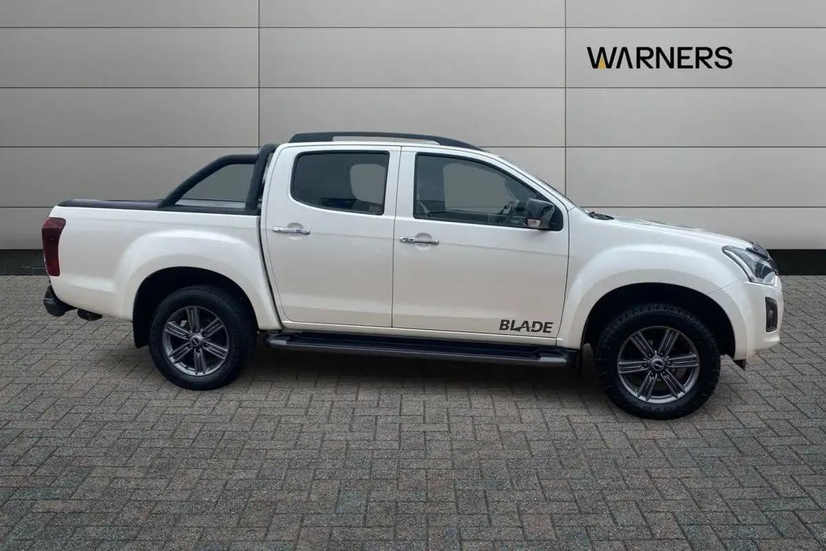 2019-isuzu-d-max-19td-blade-auto-big-5