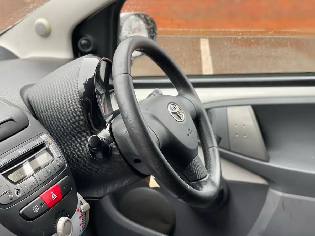 2011-toyota-aygo-10-aygo-go-vvt-i-5d-big-6