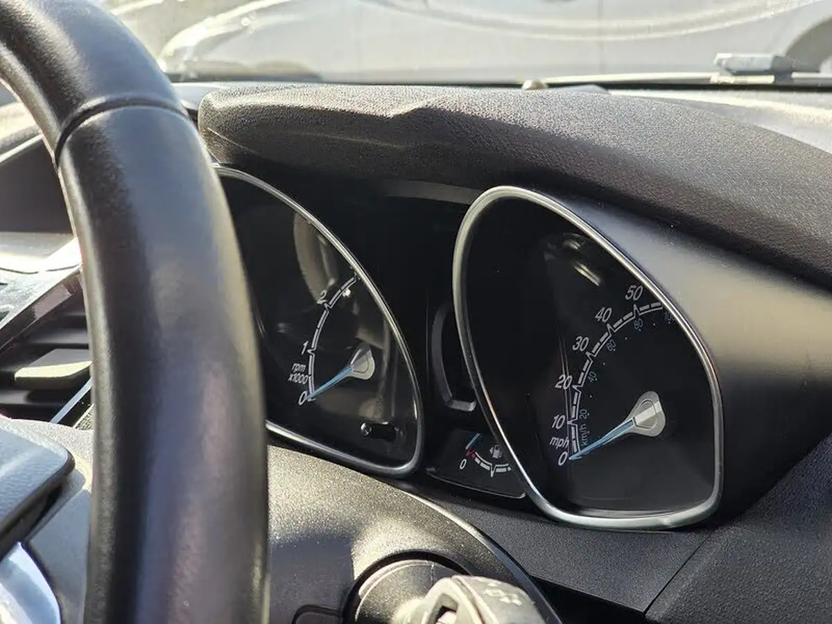 2014-ford-fiesta-10-zetec-100ps-ecoboost-ss-5d-big-12