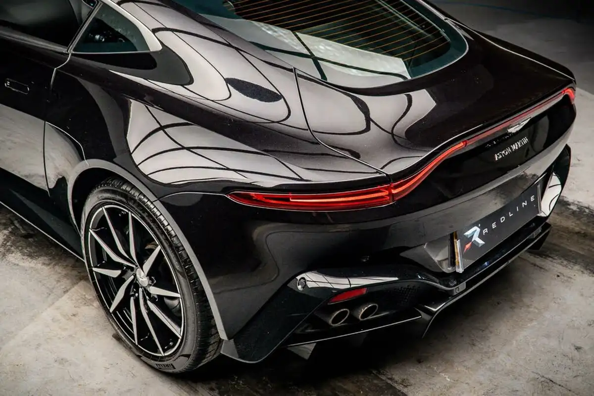 2021-aston-martin-vantage-big-18