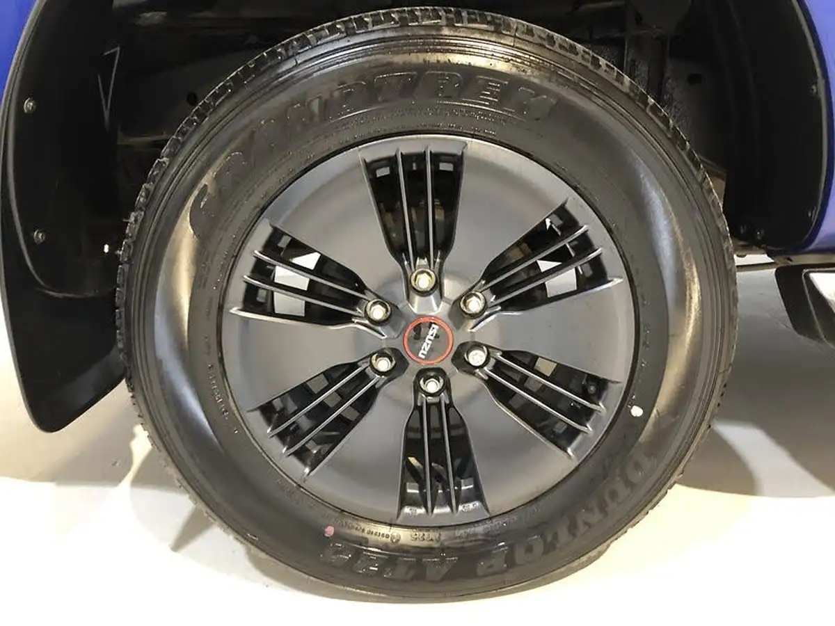 2023-isuzu-d-max-19td-v-cross-big-9