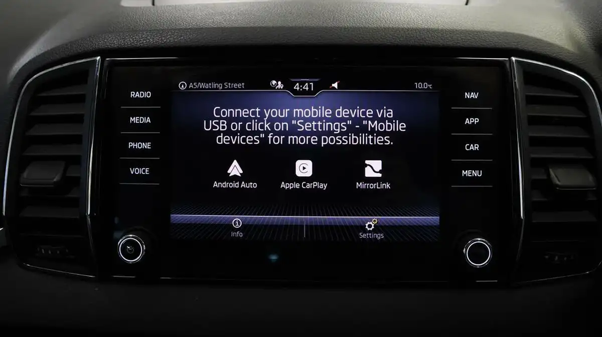 2022-skoda-karoq-10-tsi-se-drive-big-23