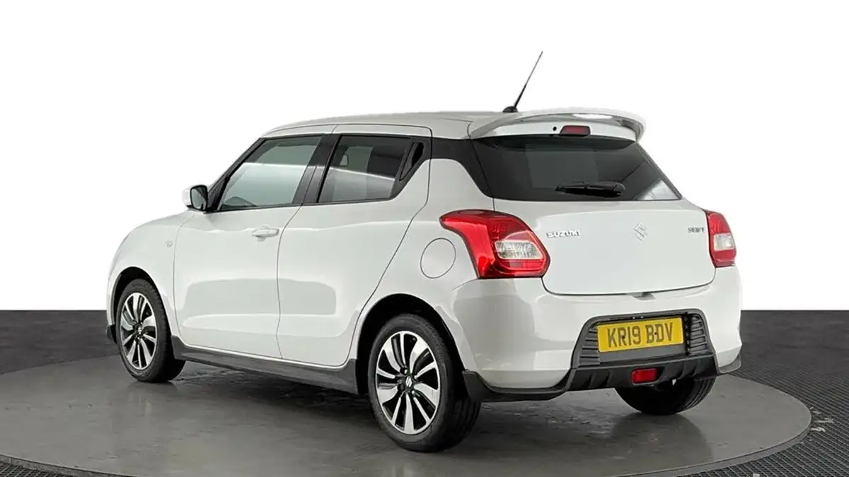 2019-suzuki-swift-12-dualjet-attitude-big-5