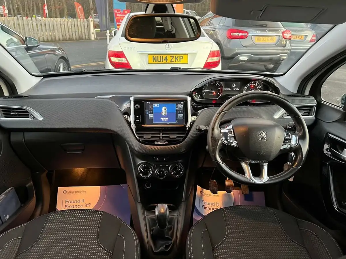 2016-peugeot-208-16bluehdi-allure-100bhp-non-ss-5d-big-11