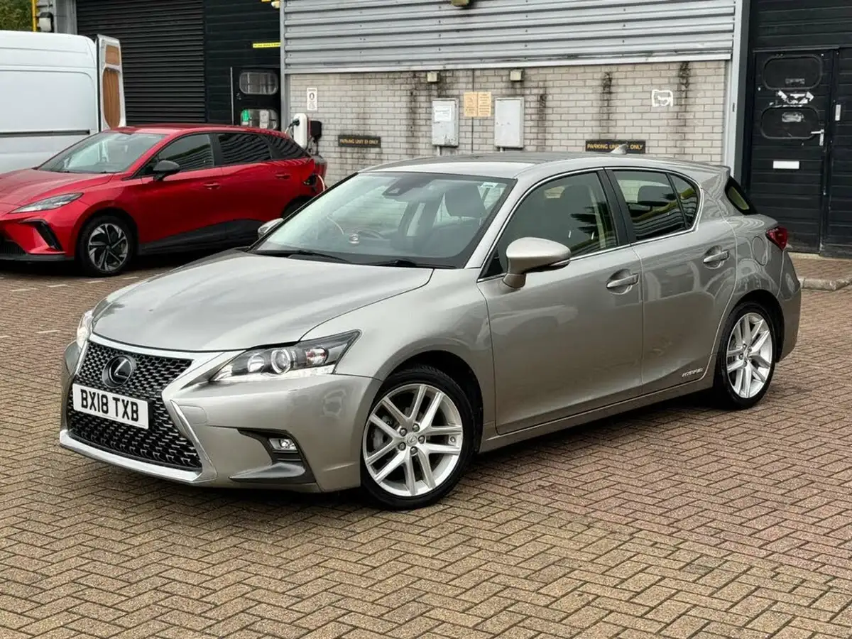 2018-lexus-ct-200h-18-se-plus-pack-big-9