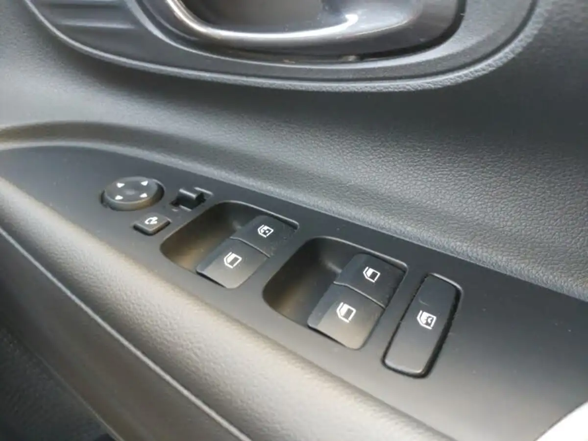 2024-hyundai-i20-10-t-gdi-premium-big-18