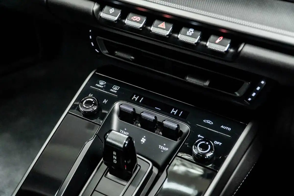 2023-porsche-911-30-targa-4-big-30