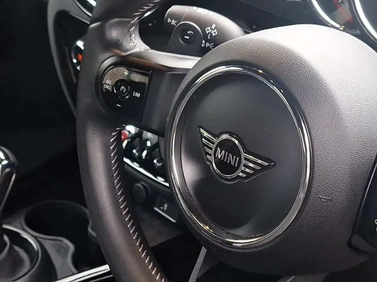 2022-mini-clubman-20-john-cooper-works-big-12