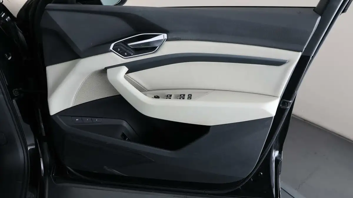 2021-audi-e-tron-50e-technik-station-wagon-big-15