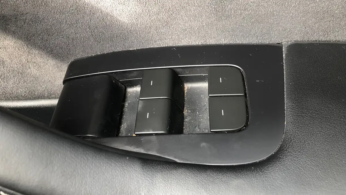 2021-tesla-model-3-e-long-range-awd-big-25