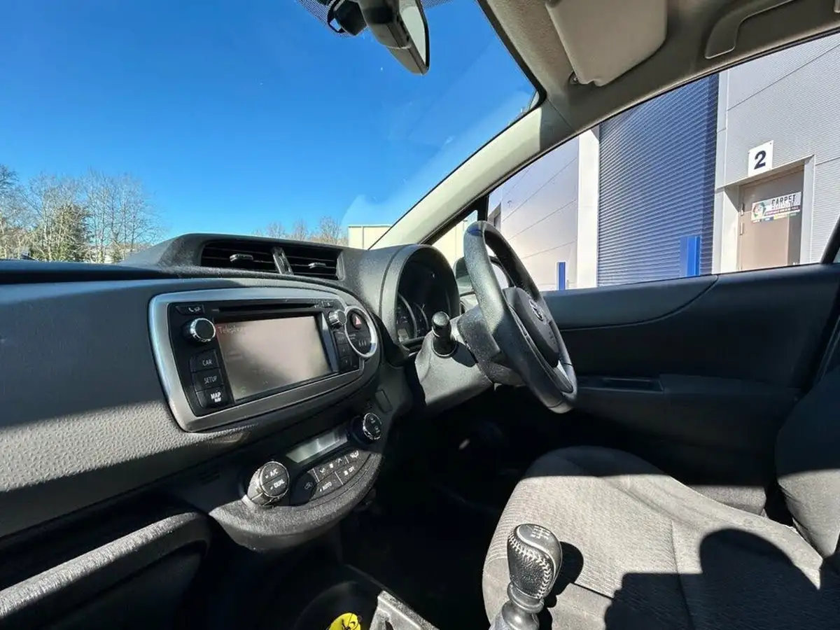 2014-toyota-yaris-133-icon-big-18