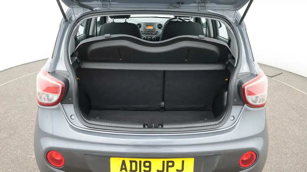 2019-hyundai-i10-10-se-67ps-big-17