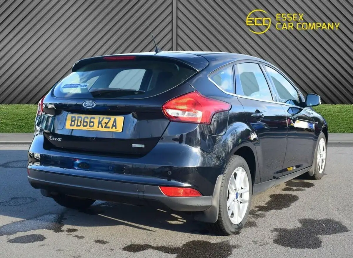 2016-ford-focus-10t-zetec-100ps-hatchback-big-6