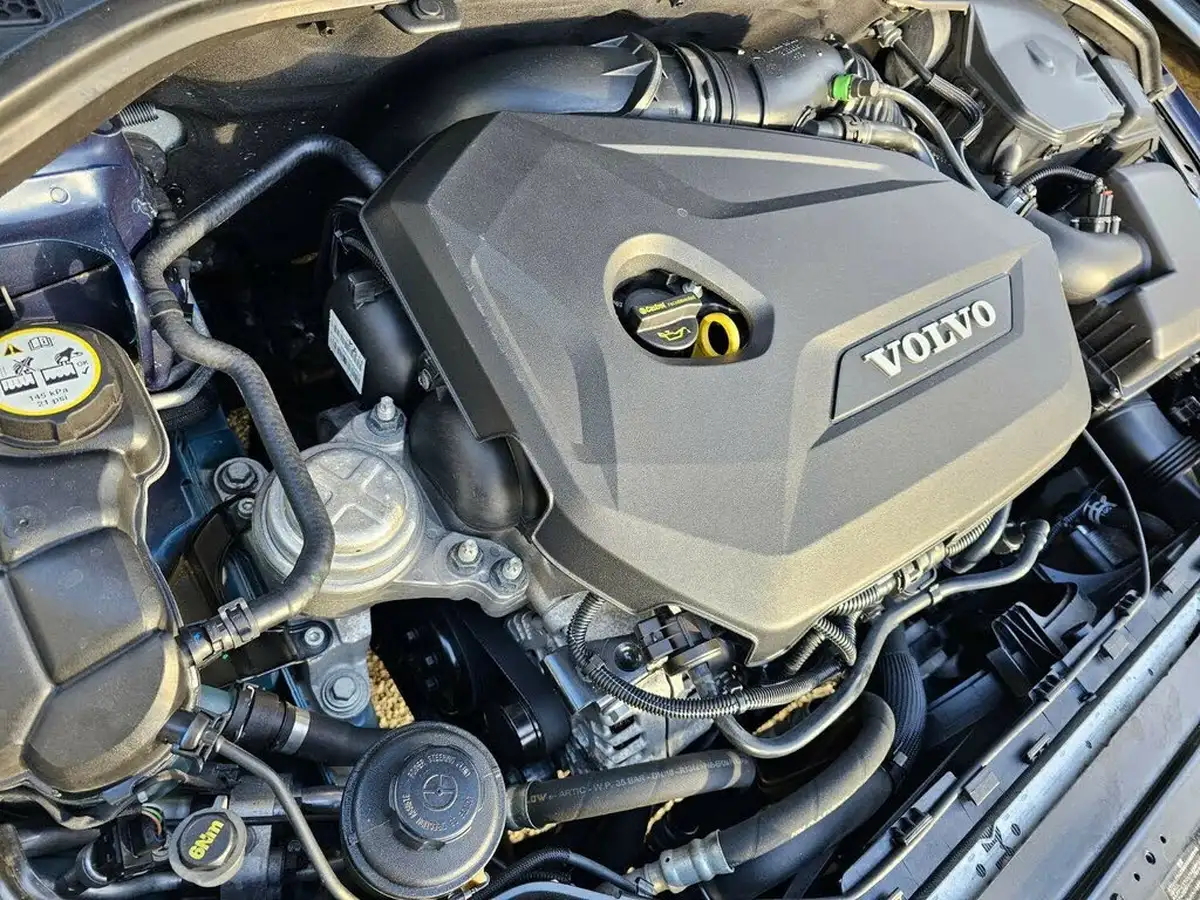 2012-volvo-v70-16-t4-se-lux-big-43