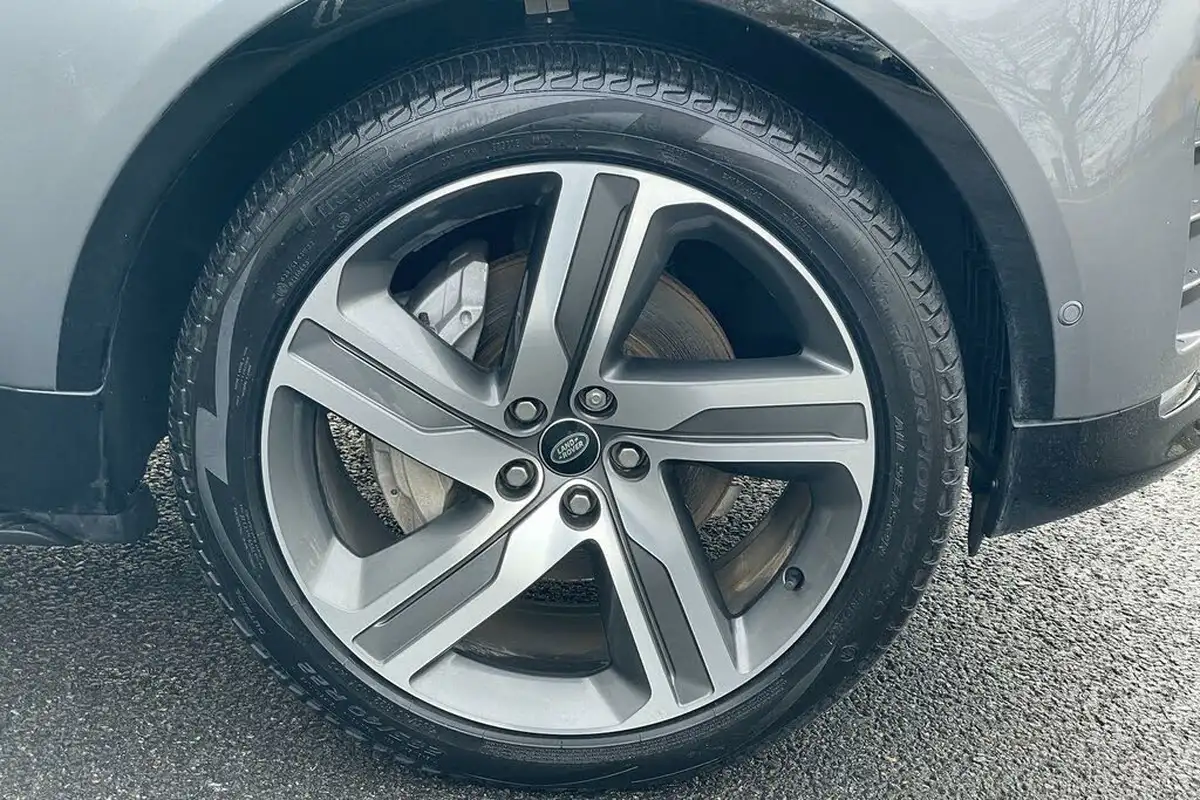 2021-land-rover-discovery-30-d300-r-dynamic-hse-big-21