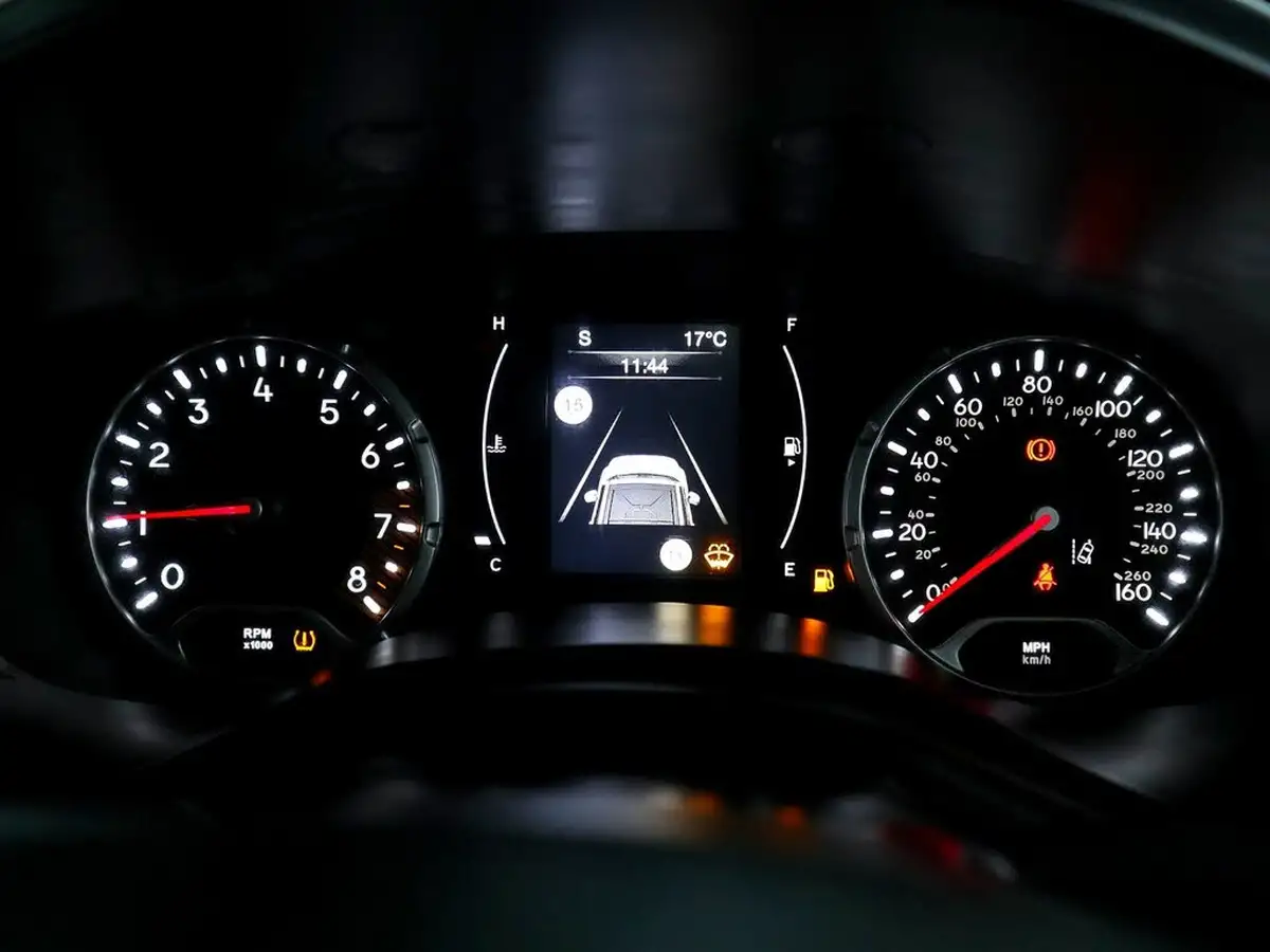 2021-jeep-renegade-10-gse-night-eagle-big-37