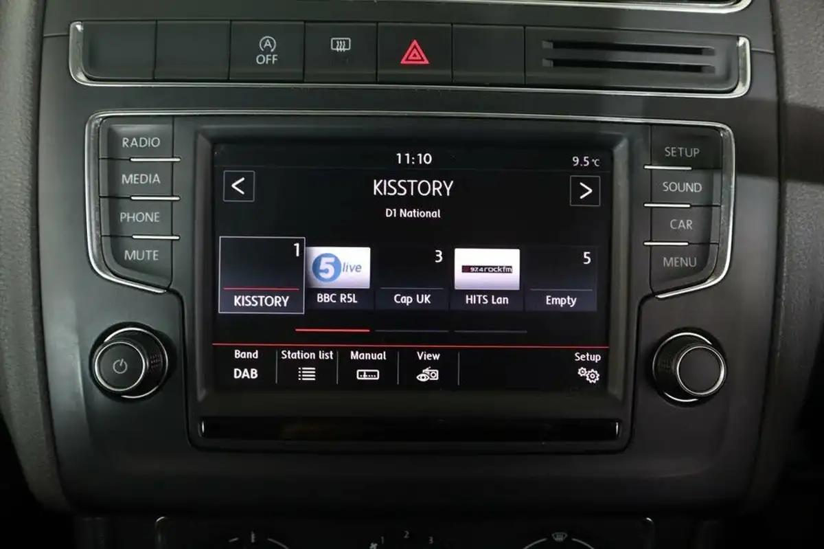 2015-volkswagen-polo-10-se-60ps-5d-big-36