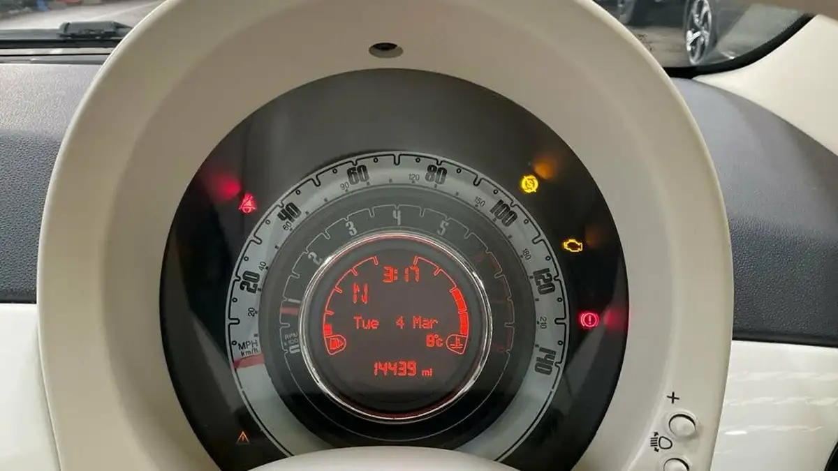 2015-fiat-500-12-lounge-ss-dualogic-big-15