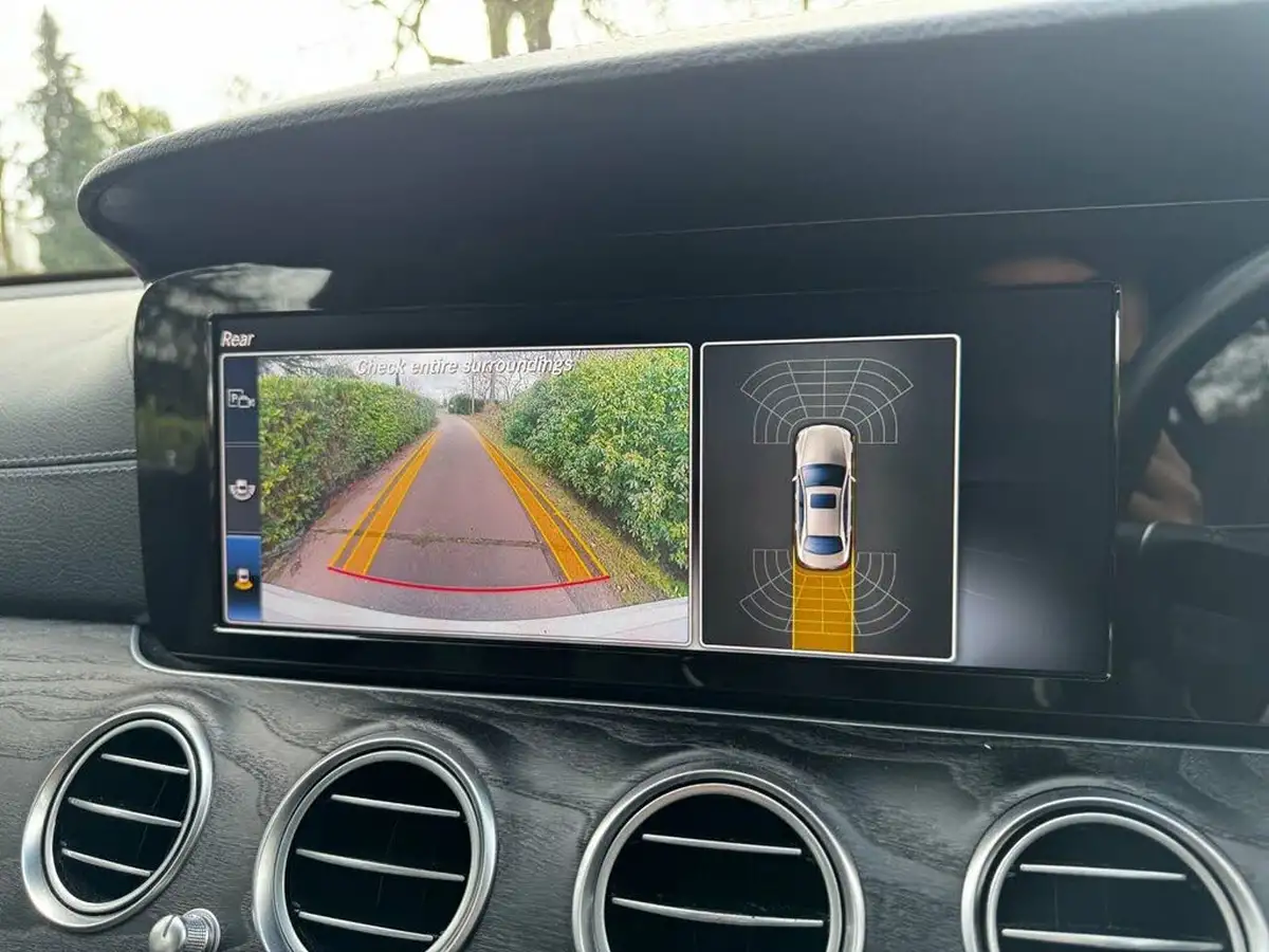 2019-mercedes-benz-e-class-20-e200-amg-line-saloon-4d-big-24
