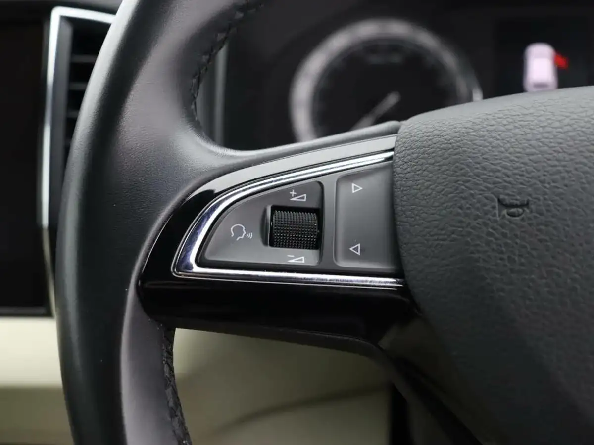 2019-skoda-karoq-20tdi-edition-150ps-4x4-big-14