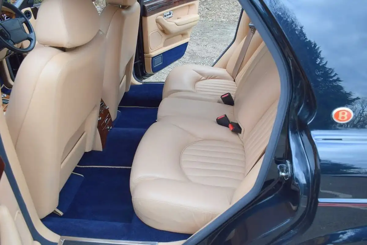 2000-bentley-arnage-68-red-label-big-29