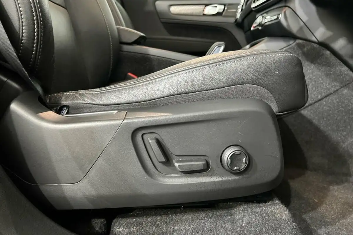 2021-volvo-xc40-e-p8-first-edition-big-27