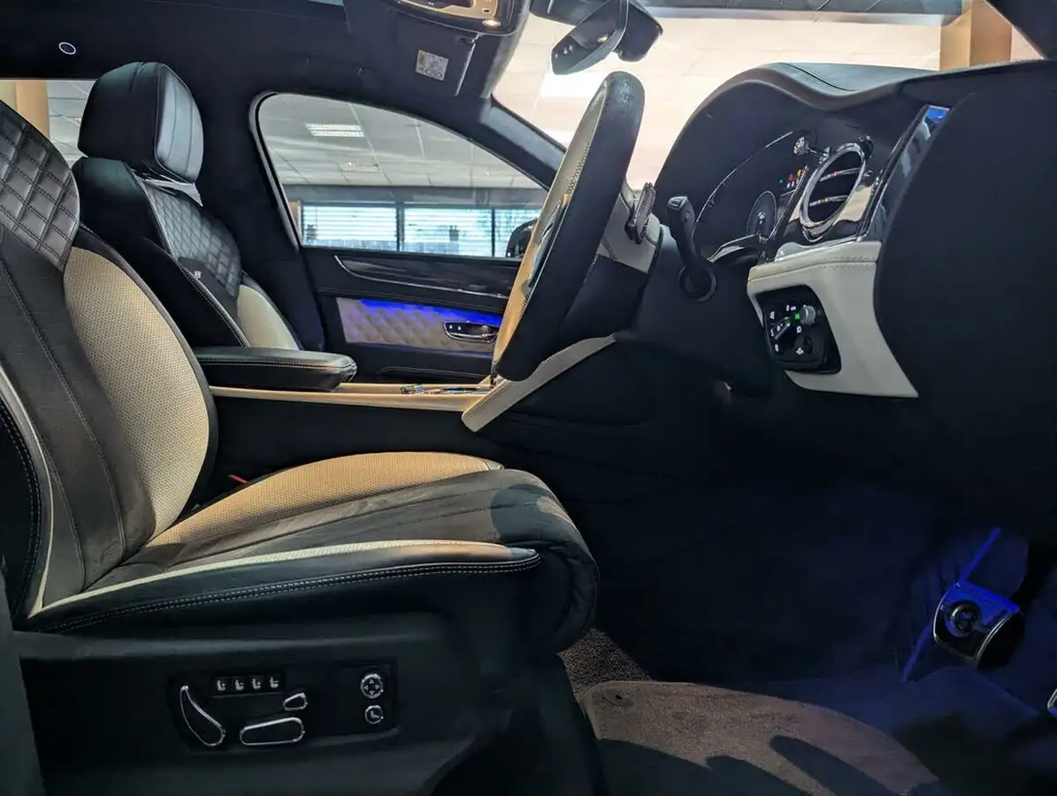 2022-bentley-bentayga-40-v8-big-50
