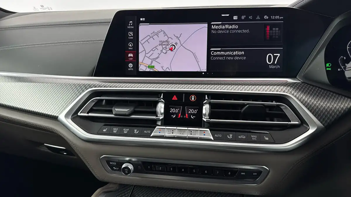 2021-bmw-x5-44-m-competition-big-11