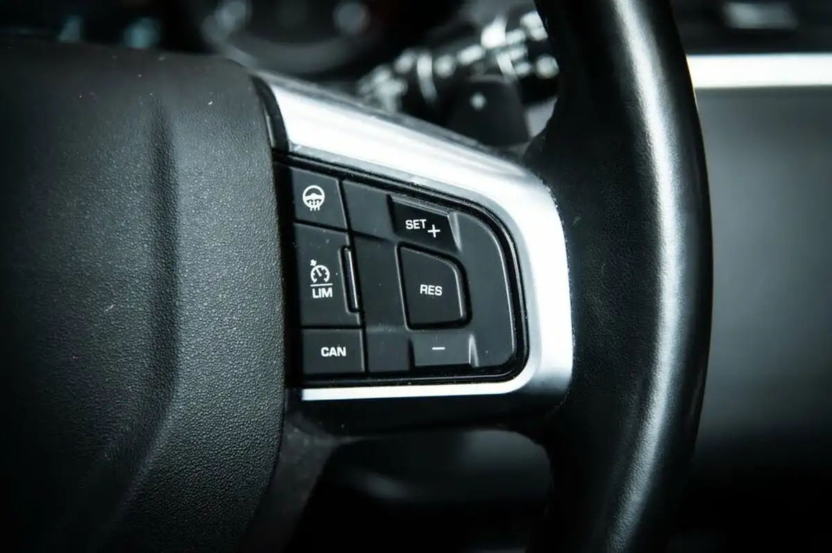 2019-land-rover-discovery-sport-20td4-landmark-big-11